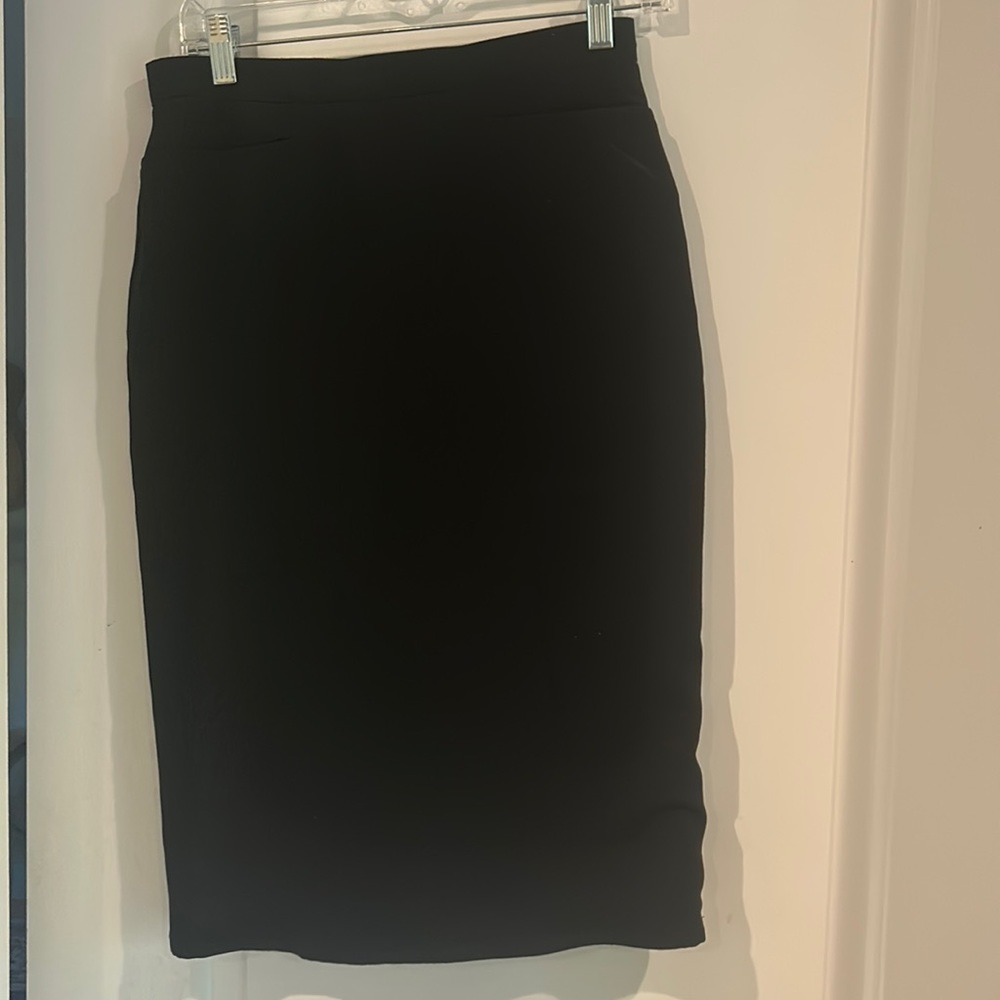 Petite Sophisticate. Black Skirt